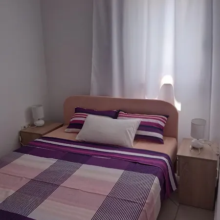 Max Apartment Vir