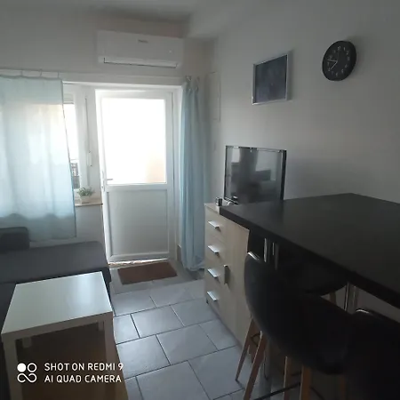 Max Apartment Vir